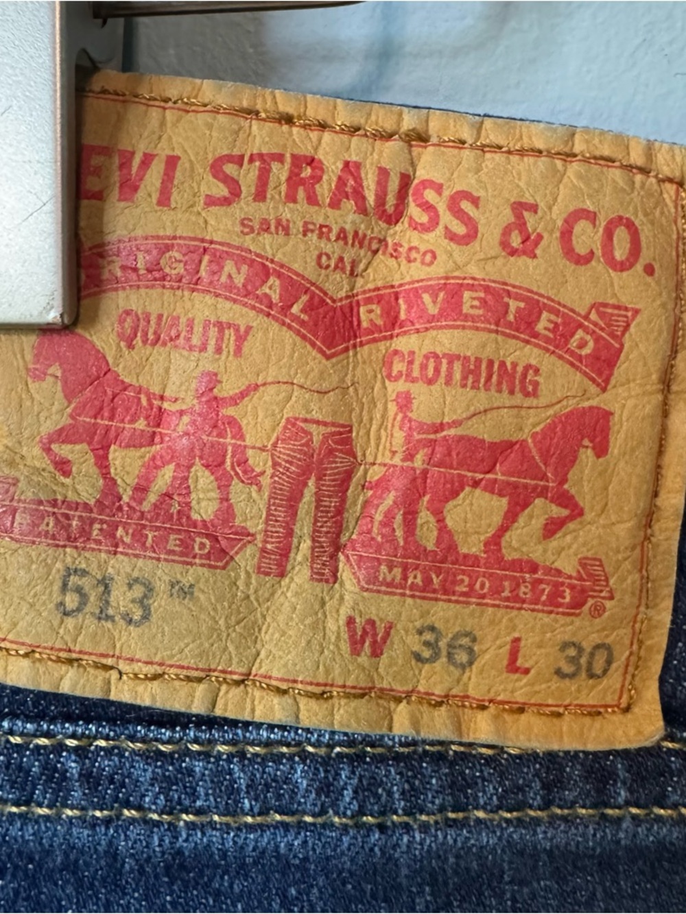 Levi's 513 Slim Straight Jeans in Dark Wash. Mens. 36x30 - Picture 2 of 10